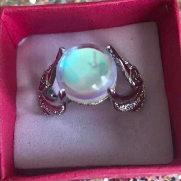 Jewelry - Sterling silver and moonstone ring